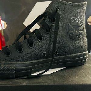 Converse black material